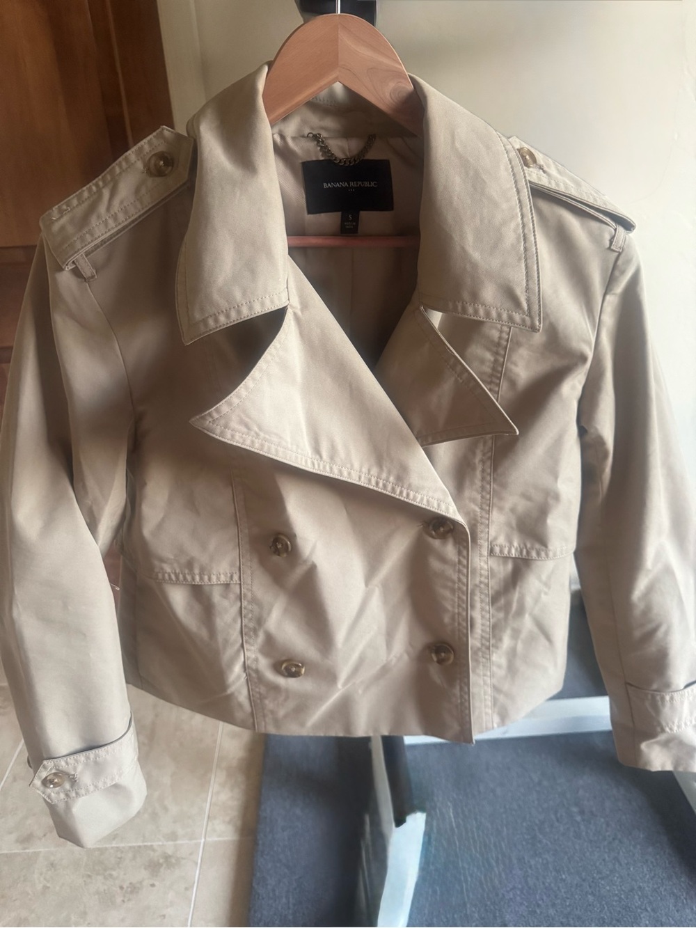 Banana Republic Women's Light Cream Double-Breasted Crop Trench